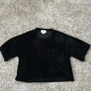 Cropped, velvet tee